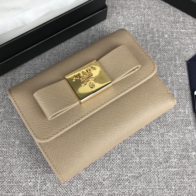prada錢包 普拉達2020專櫃爆款 1MH840 Prada女士短款翻蓋錢夾 方塊蝴蝶結 Prada短錢包  pyd2344